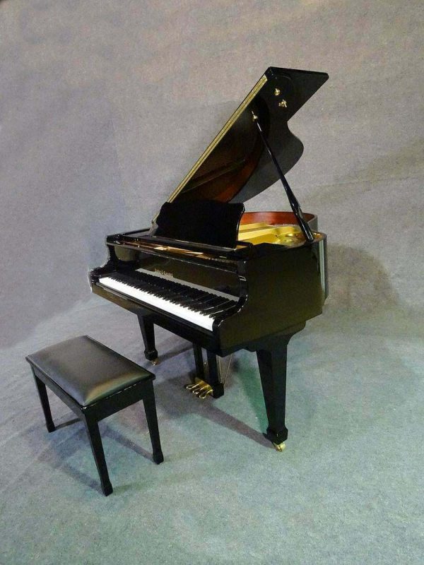 A real beauty ! Black 4'7 baby grand piano Kohler & Campbell