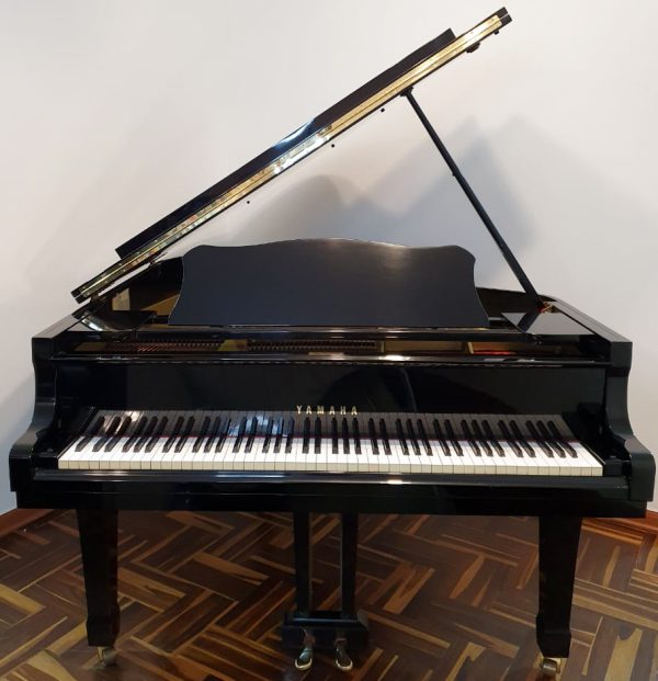 a440pianos- v Grand piano