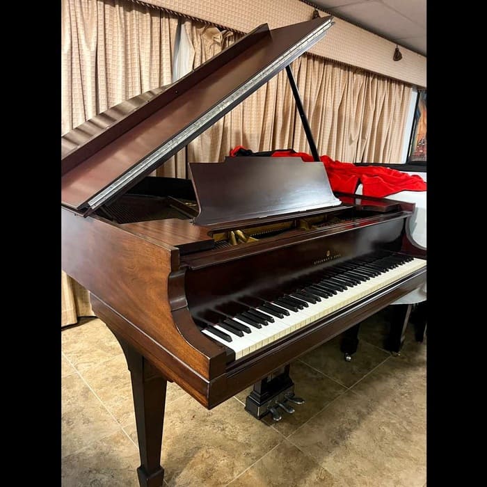 Steinway & Sons Model M Grand Piano – 5'7" Mahogany