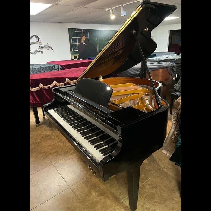 Wurlitzer Baby Grand Piano C143 – 4'8" Polished Ebony