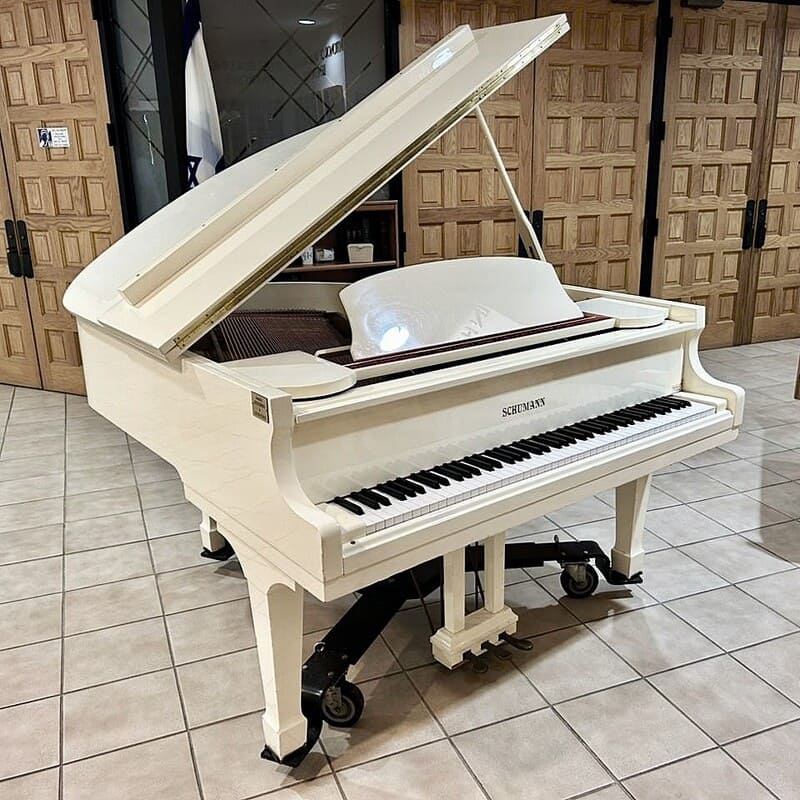 Elegant White Schumann Grand Piano – 5'5" - Image 2