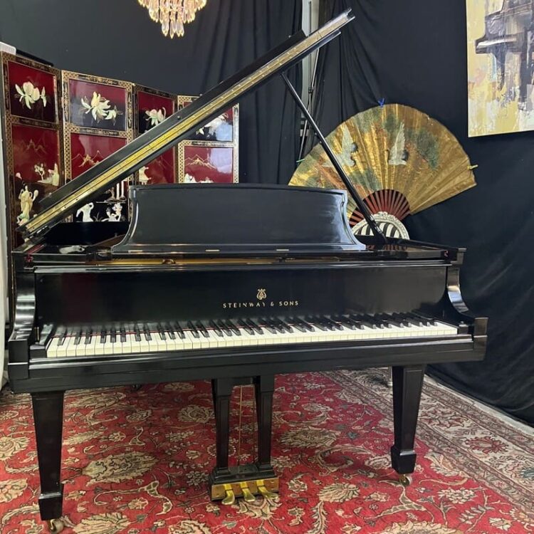 Steinway & Sons Model L Baby Grand Piano – Classic