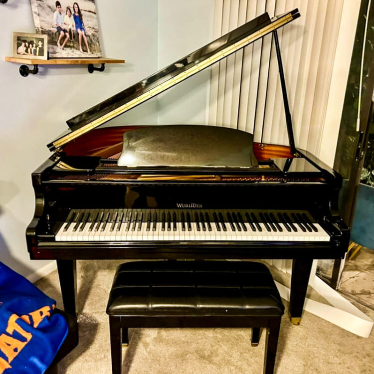 Elegant Wurlitzer Baby Grand Piano 4'8" Glossy Black Finish