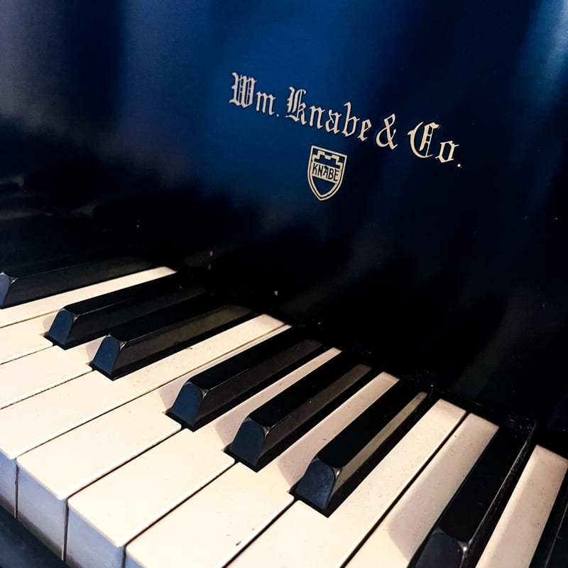 Elegant Knabe Black Lacquered Baby Grand Piano - Image 7